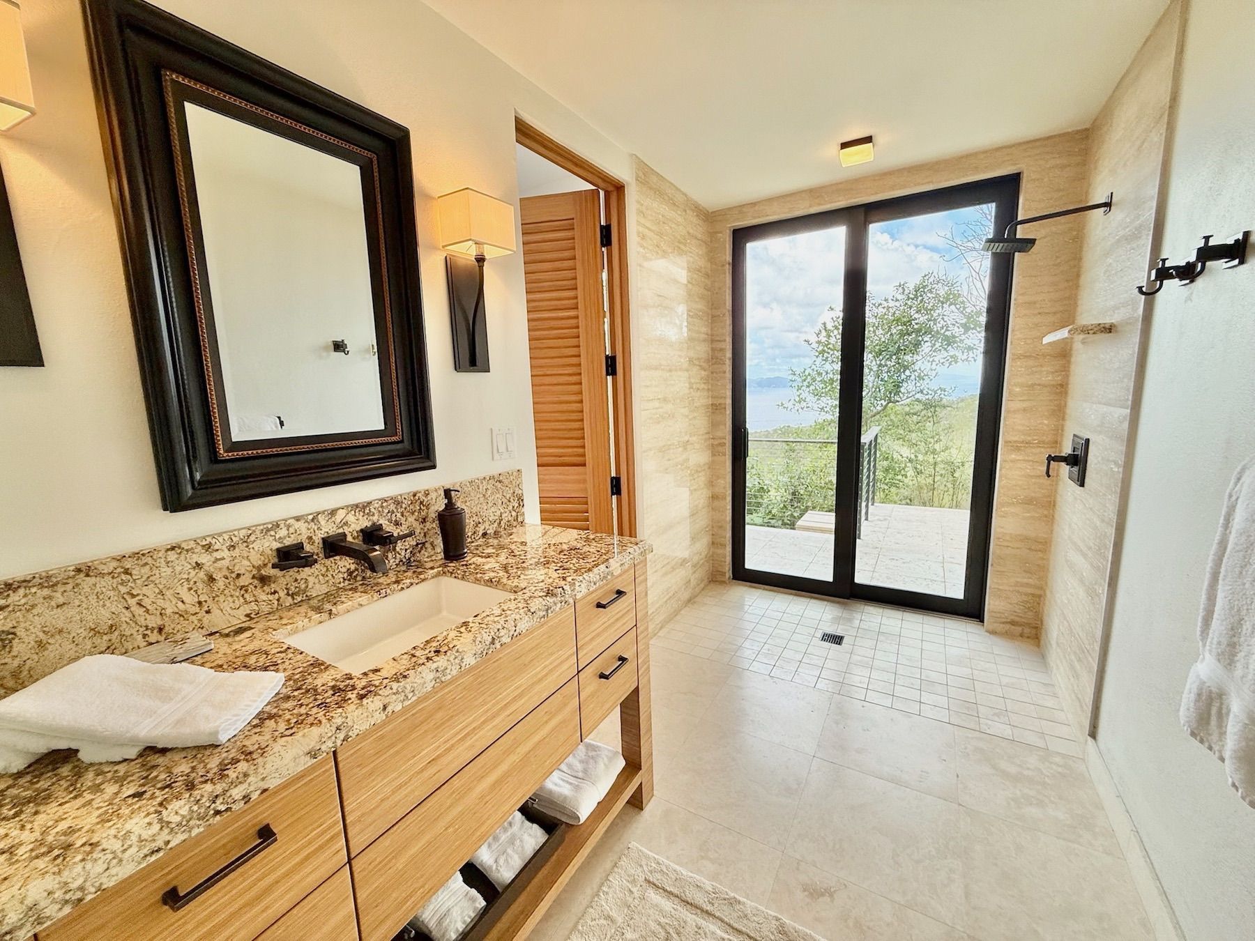Window To The Sea villa photo.